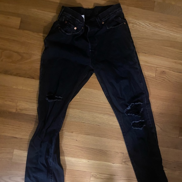 NWT Women’s Levi’s Black Ripped Jeans - Picture 2 of 2